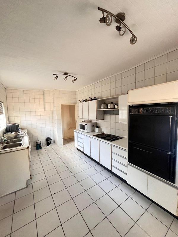 8 Bedroom Property for Sale in Wychwood Gauteng