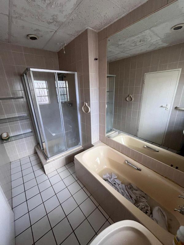 8 Bedroom Property for Sale in Wychwood Gauteng