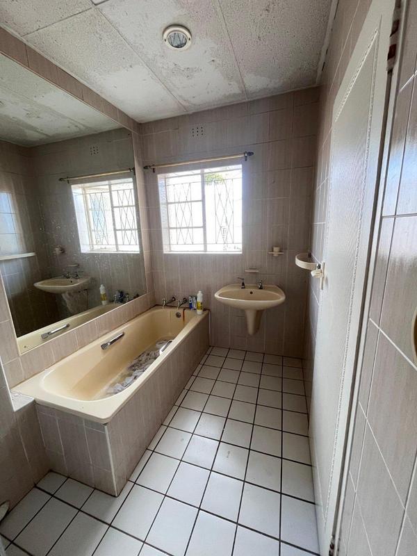 8 Bedroom Property for Sale in Wychwood Gauteng