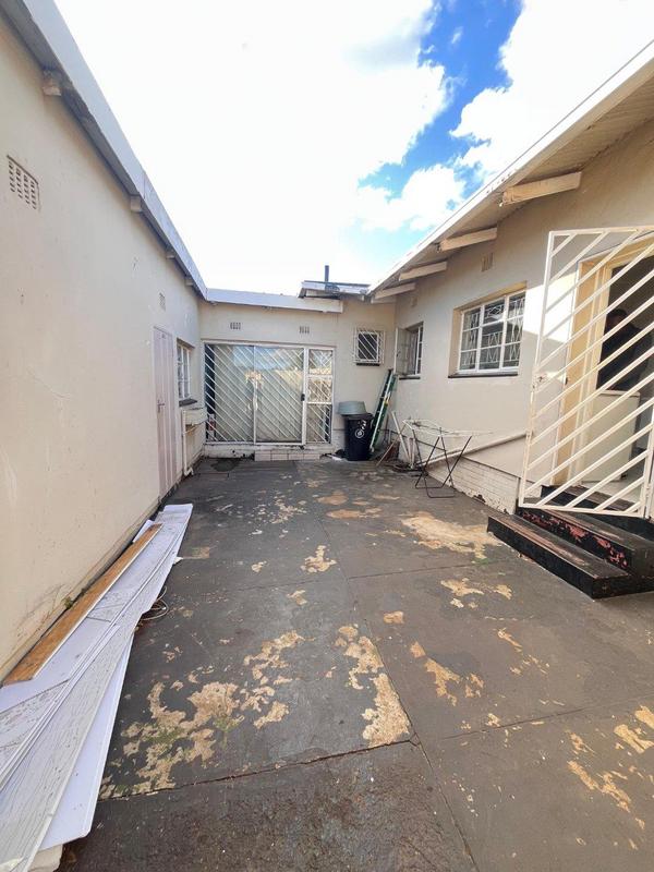 8 Bedroom Property for Sale in Wychwood Gauteng