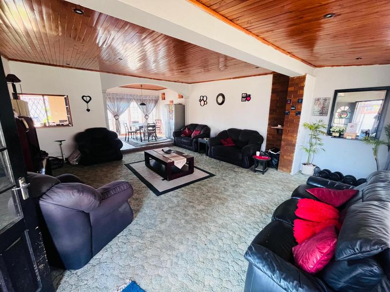 5 Bedroom Property for Sale in Wychwood Gauteng