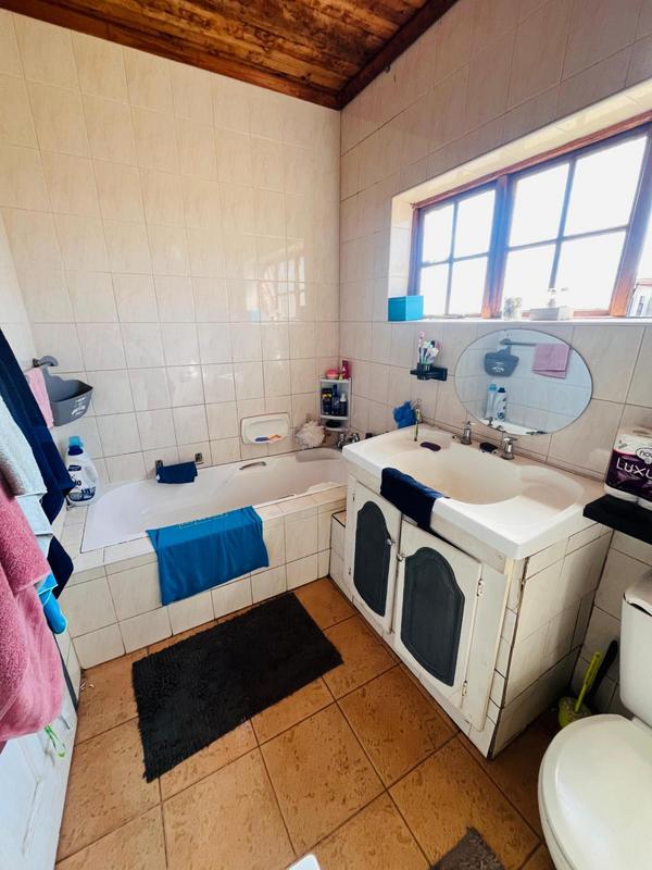 5 Bedroom Property for Sale in Wychwood Gauteng
