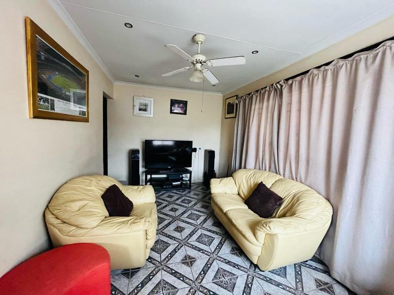 7 Bedroom Property for Sale in Birch Acres Gauteng