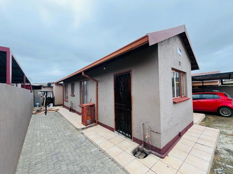 7 Bedroom Property for Sale in Birch Acres Gauteng