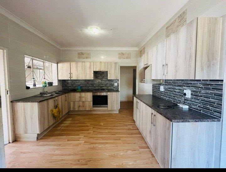 4 Bedroom Property for Sale in Birchleigh Gauteng