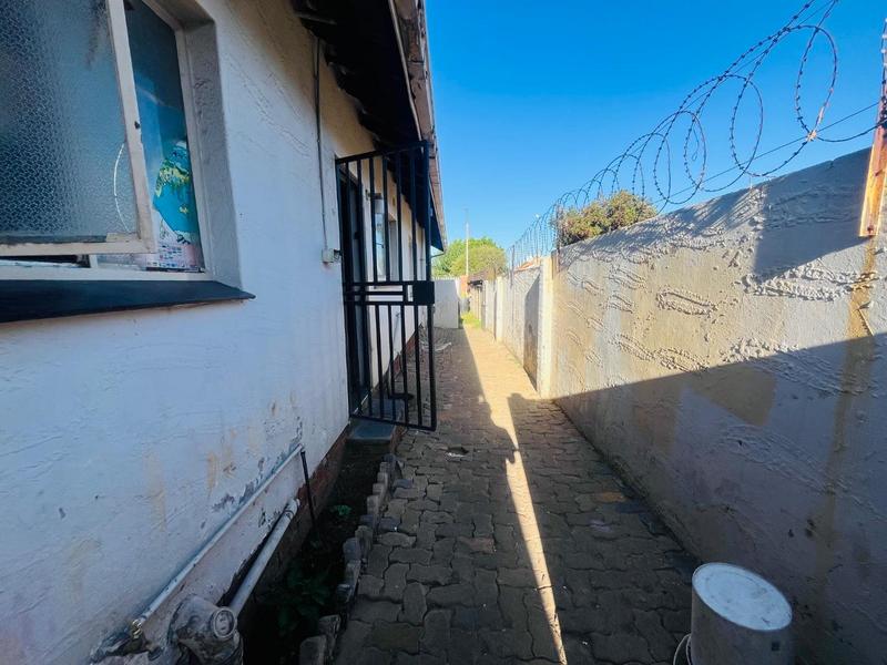 6 Bedroom Property for Sale in Cresslawn Gauteng