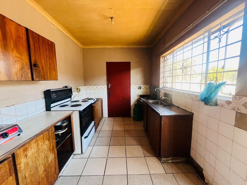 6 Bedroom Property for Sale in Cresslawn Gauteng
