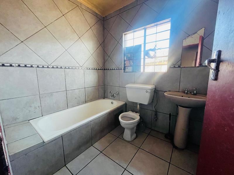 6 Bedroom Property for Sale in Cresslawn Gauteng