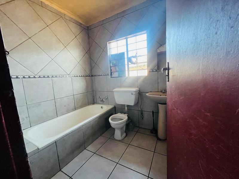 6 Bedroom Property for Sale in Cresslawn Gauteng