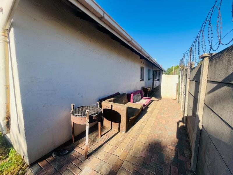 6 Bedroom Property for Sale in Cresslawn Gauteng