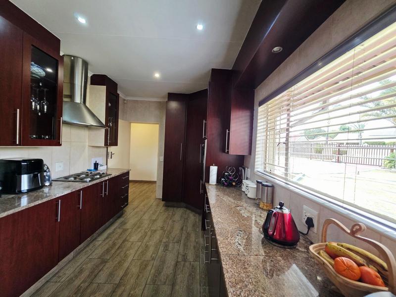 4 Bedroom Property for Sale in Glen Marais Gauteng