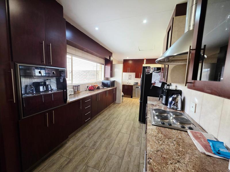 4 Bedroom Property for Sale in Glen Marais Gauteng