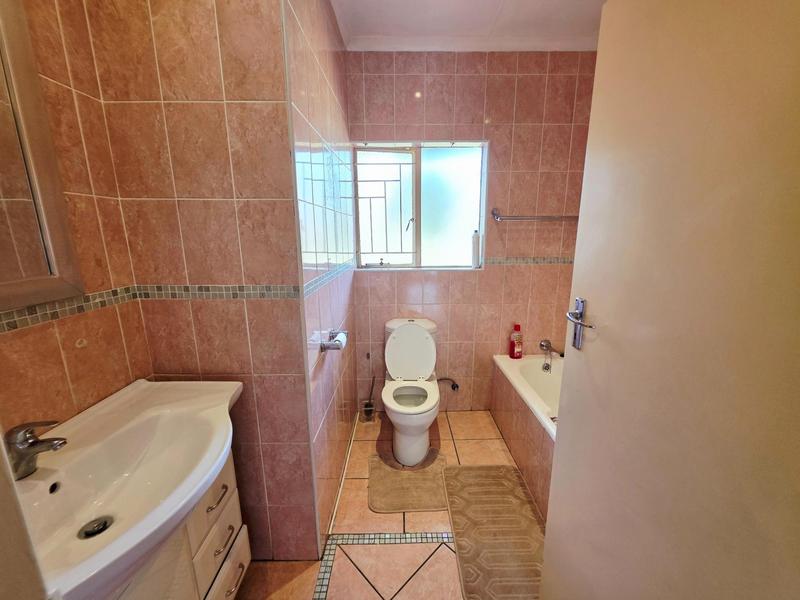 4 Bedroom Property for Sale in Glen Marais Gauteng