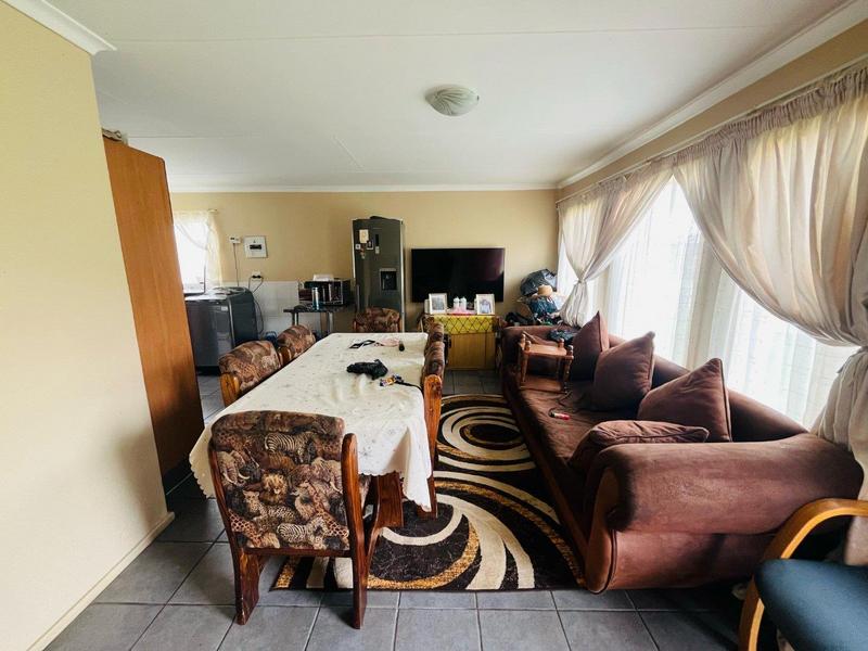 2 Bedroom Property for Sale in Rhodesfield Gauteng