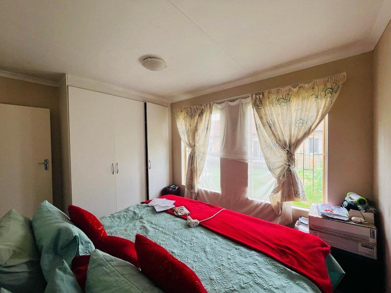 2 Bedroom Property for Sale in Rhodesfield Gauteng