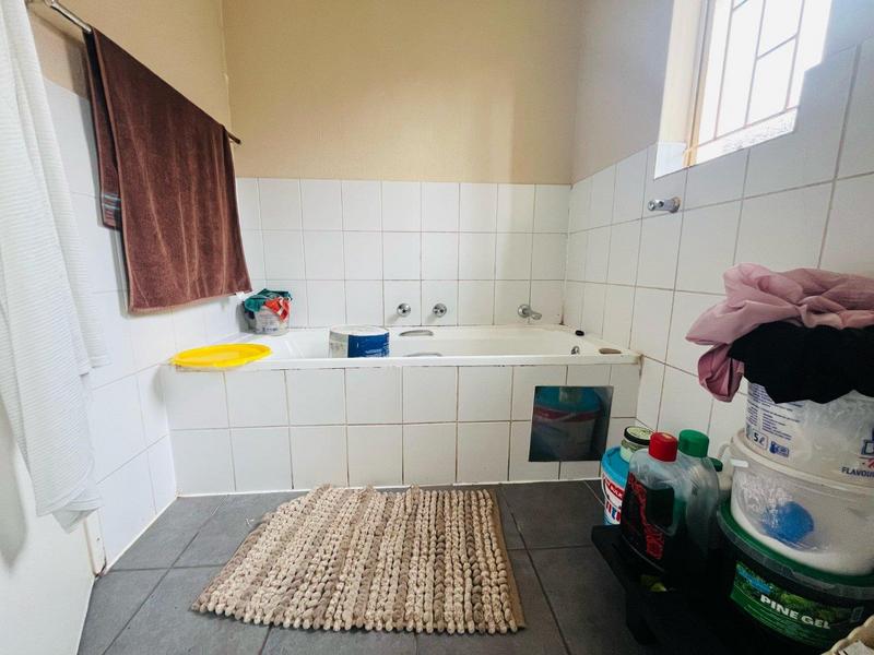 2 Bedroom Property for Sale in Rhodesfield Gauteng