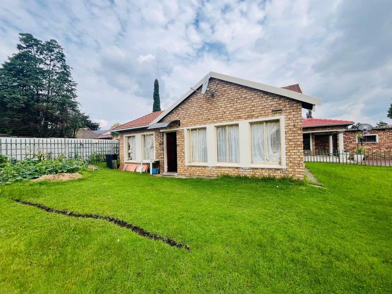 2 Bedroom Property for Sale in Rhodesfield Gauteng