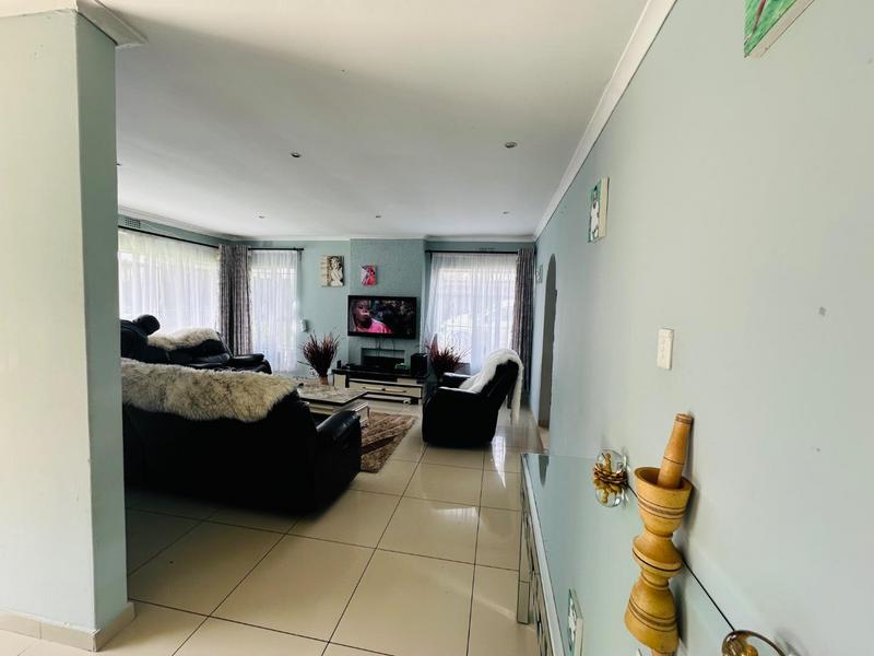 3 Bedroom Property for Sale in Rhodesfield Gauteng