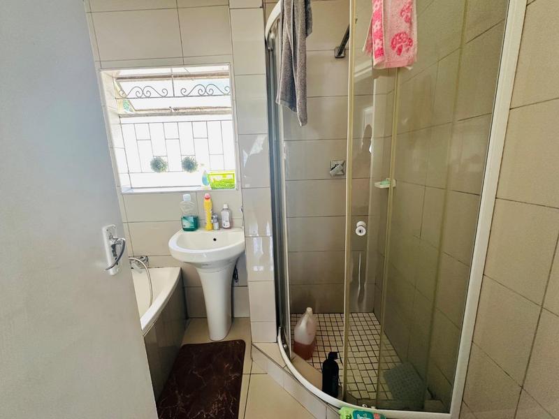 3 Bedroom Property for Sale in Rhodesfield Gauteng