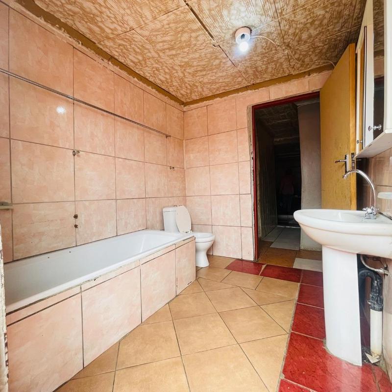 10 Bedroom Property for Sale in Entshonalanga Gauteng