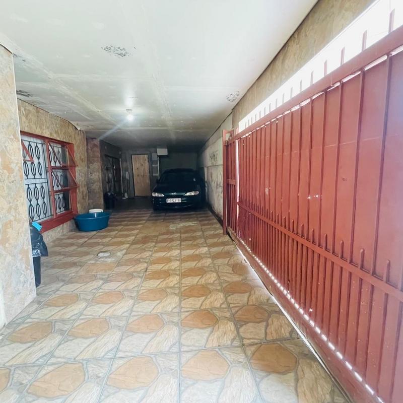 10 Bedroom Property for Sale in Entshonalanga Gauteng