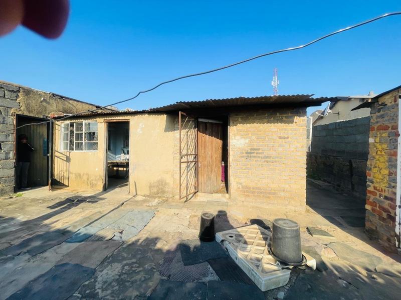 10 Bedroom Property for Sale in Entshonalanga Gauteng