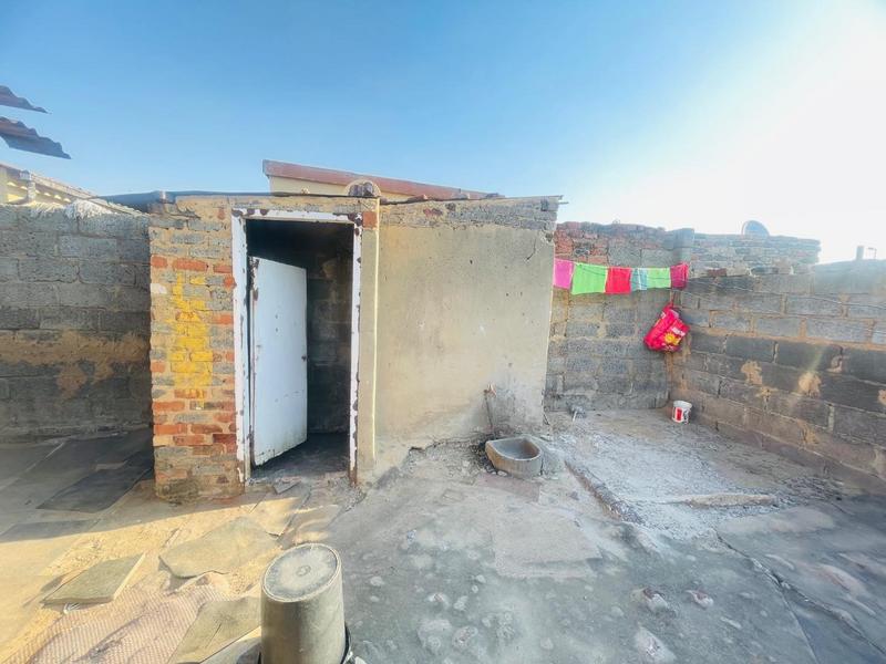 10 Bedroom Property for Sale in Entshonalanga Gauteng