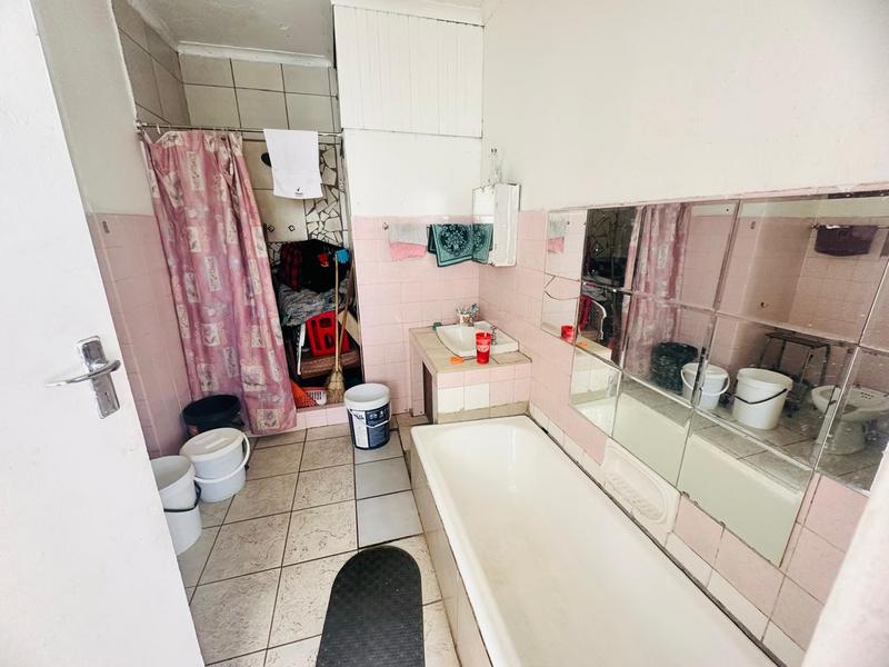 5 Bedroom Property for Sale in Bezuidenhout Valley Gauteng