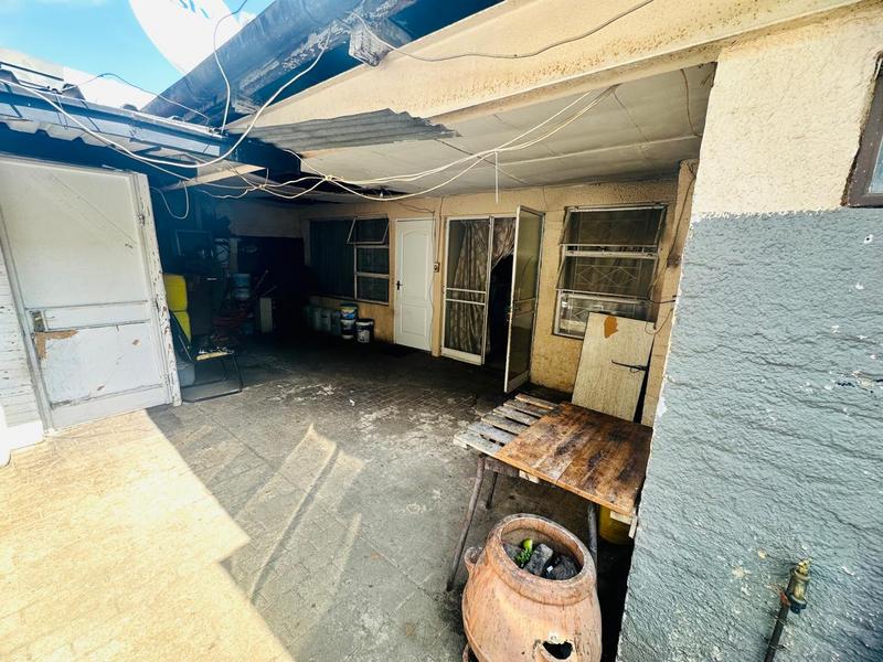 5 Bedroom Property for Sale in Bezuidenhout Valley Gauteng
