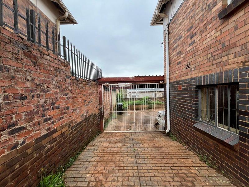 7 Bedroom Property for Sale in Bezuidenhout Valley Gauteng