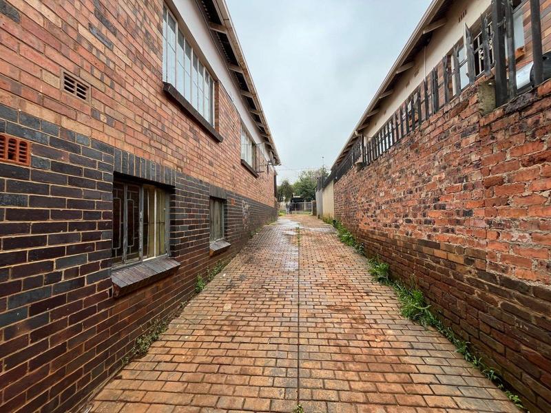 7 Bedroom Property for Sale in Bezuidenhout Valley Gauteng