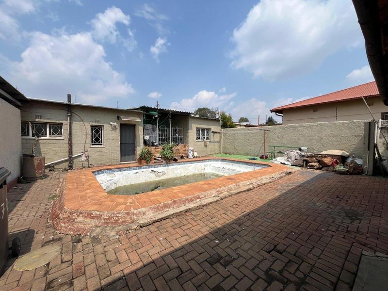 5 Bedroom Property for Sale in Bezuidenhout Valley Gauteng