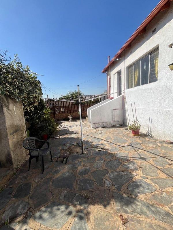 6 Bedroom Property for Sale in Bezuidenhout Valley Gauteng