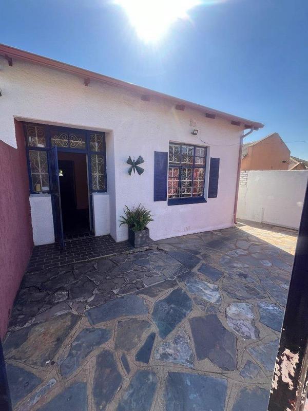 6 Bedroom Property for Sale in Bezuidenhout Valley Gauteng