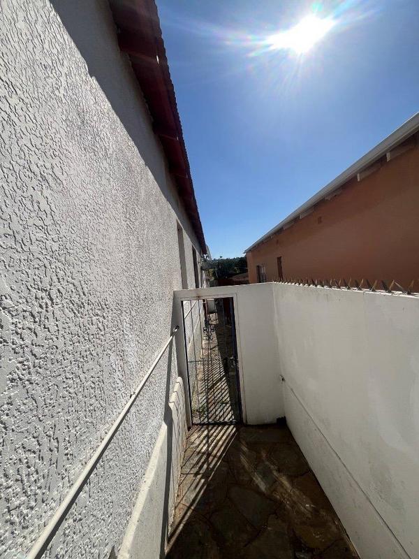 6 Bedroom Property for Sale in Bezuidenhout Valley Gauteng