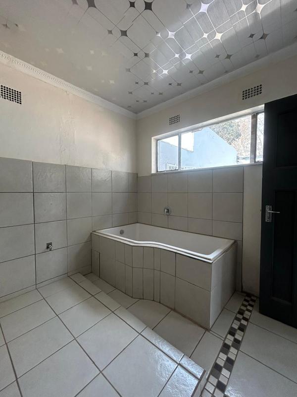 5 Bedroom Property for Sale in Bezuidenhout Valley Gauteng