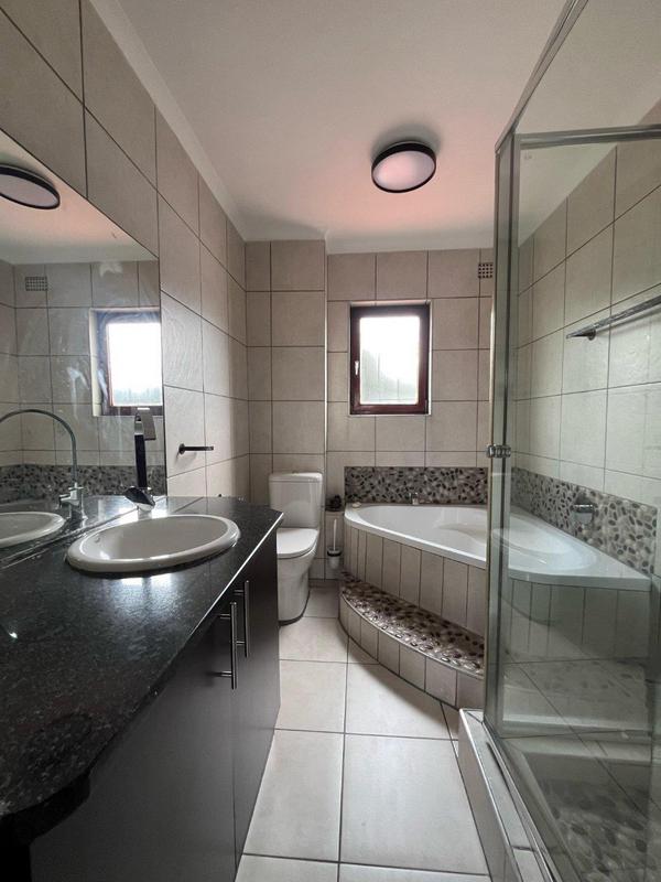 3 Bedroom Property for Sale in Corlett Gardens Gauteng