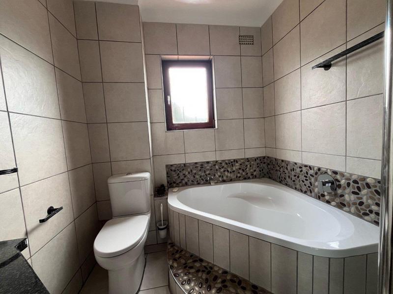 3 Bedroom Property for Sale in Corlett Gardens Gauteng