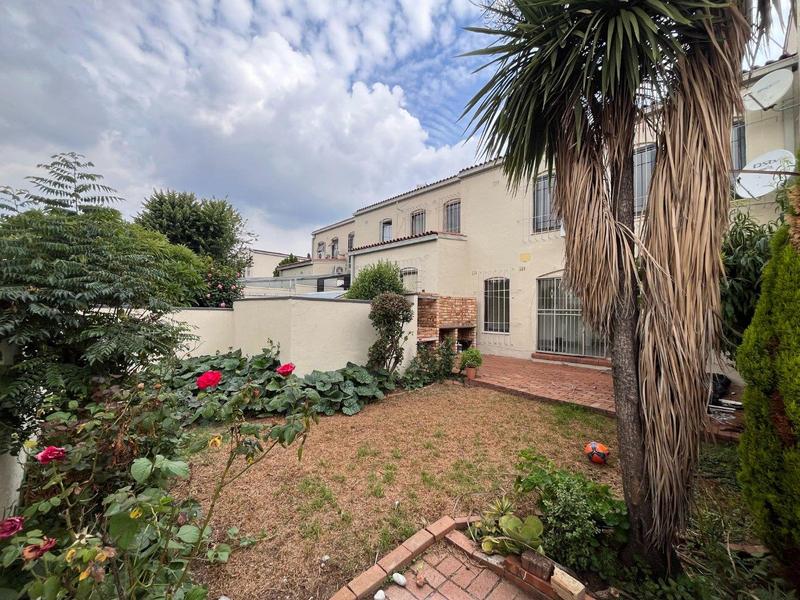 3 Bedroom Property for Sale in Corlett Gardens Gauteng