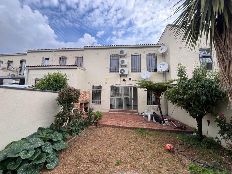 3 Bedroom Property for Sale in Corlett Gardens Gauteng