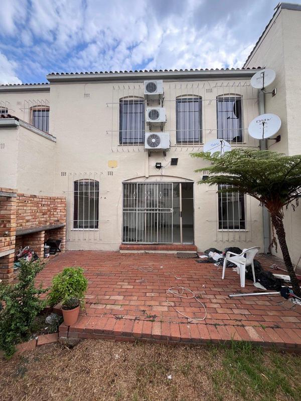 3 Bedroom Property for Sale in Corlett Gardens Gauteng