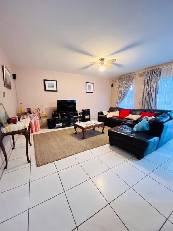 3 Bedroom Property for Sale in Corlett Gardens Gauteng