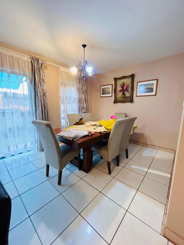 3 Bedroom Property for Sale in Corlett Gardens Gauteng