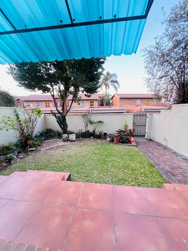 3 Bedroom Property for Sale in Corlett Gardens Gauteng