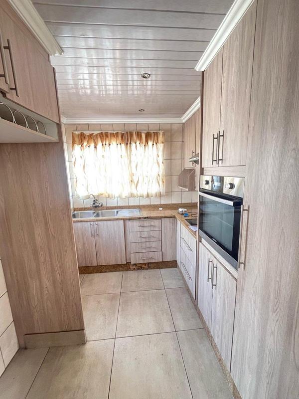 5 Bedroom Property for Sale in Eikenhof Gauteng