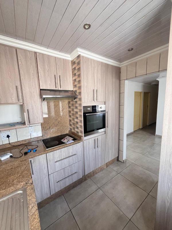 5 Bedroom Property for Sale in Eikenhof Gauteng