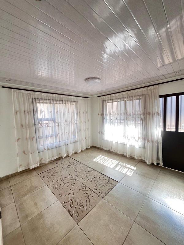 5 Bedroom Property for Sale in Eikenhof Gauteng