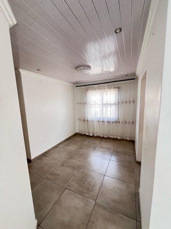 5 Bedroom Property for Sale in Eikenhof Gauteng