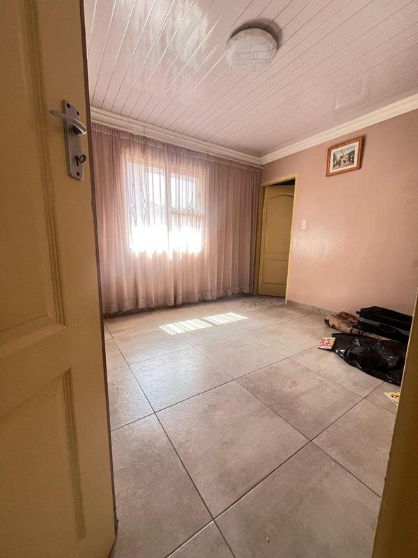 5 Bedroom Property for Sale in Eikenhof Gauteng
