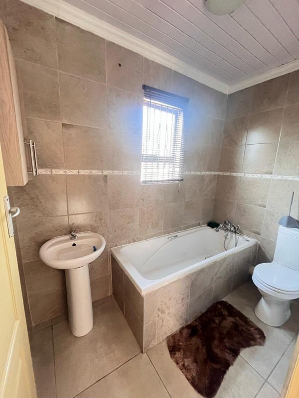 5 Bedroom Property for Sale in Eikenhof Gauteng